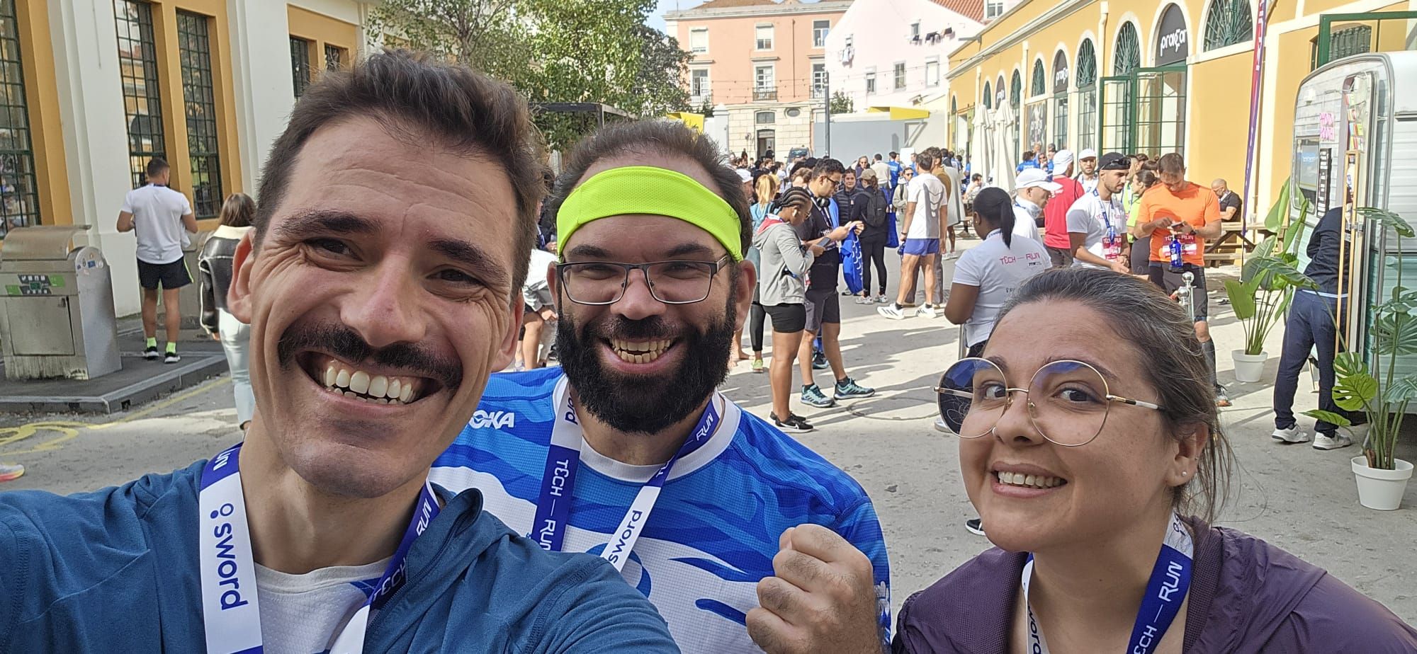 Francisco, Nuno e Rita com as medalhas depois da Tech Run